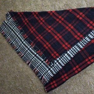Express Wom. plaid oversized  2 sided fleece fringed Fall/Winter blanket scarf.